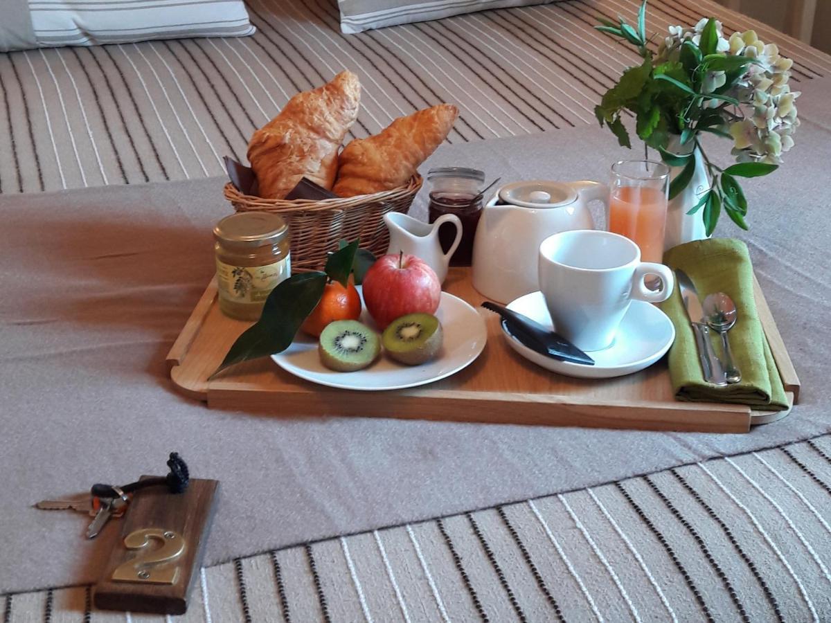 Logis Hotel Restaurant La Barguillere Saint-Pierre-de-Riviere ภายนอก รูปภาพ