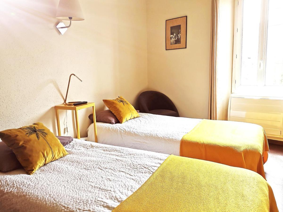 Logis Hotel Restaurant La Barguillere Saint-Pierre-de-Riviere ภายนอก รูปภาพ