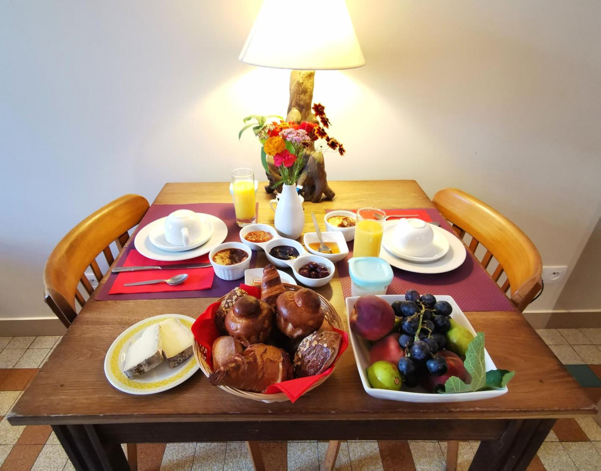 Logis Hotel Restaurant La Barguillere Saint-Pierre-de-Riviere ภายนอก รูปภาพ