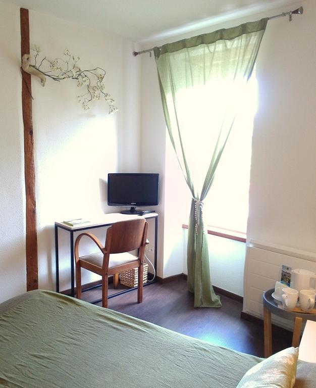 Logis Hotel Restaurant La Barguillere Saint-Pierre-de-Riviere ภายนอก รูปภาพ