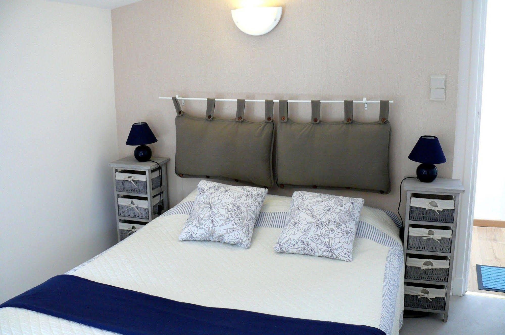 Logis Hotel Restaurant La Barguillere Saint-Pierre-de-Riviere ภายนอก รูปภาพ