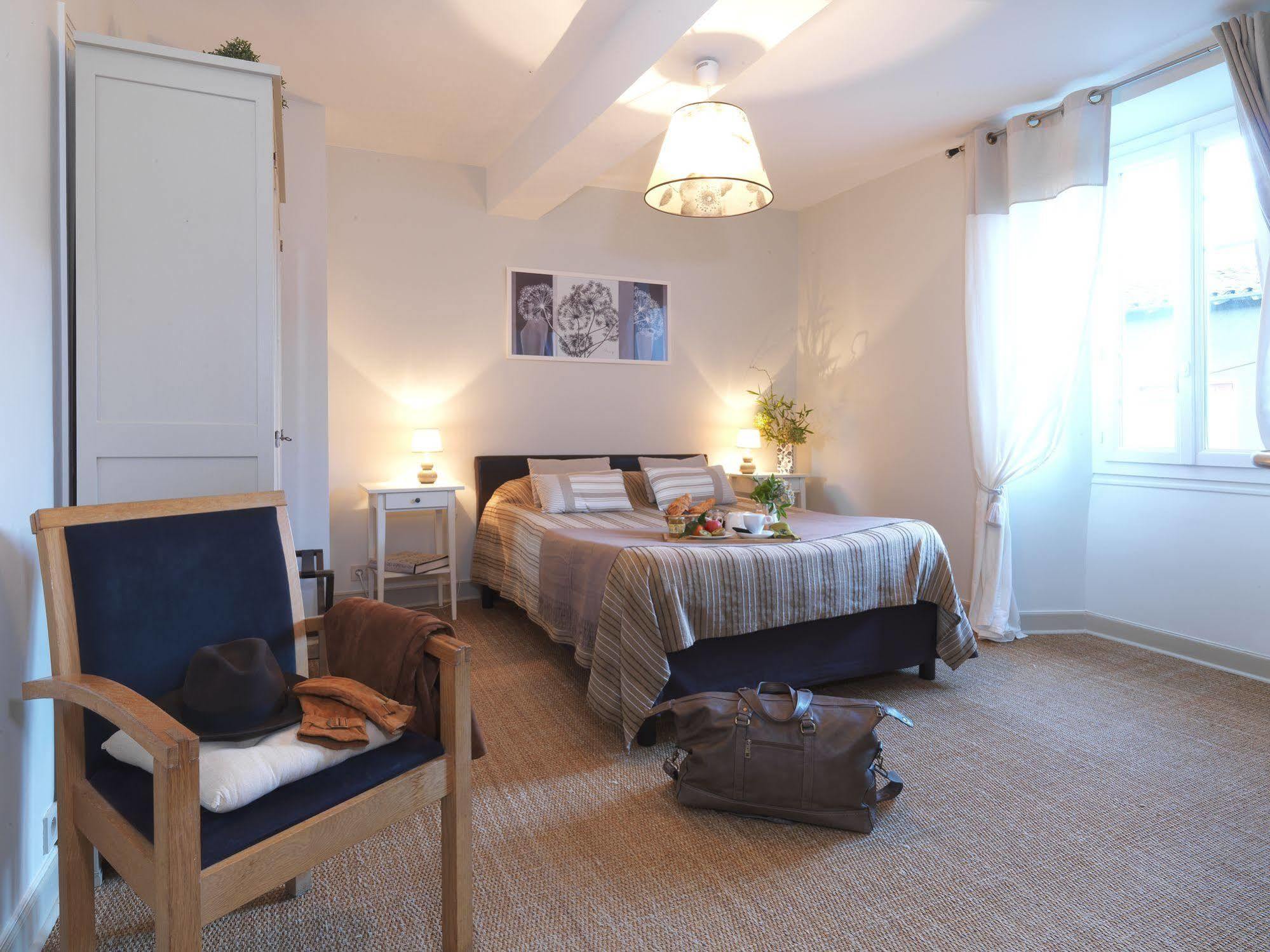 Logis Hotel Restaurant La Barguillere Saint-Pierre-de-Riviere ภายนอก รูปภาพ