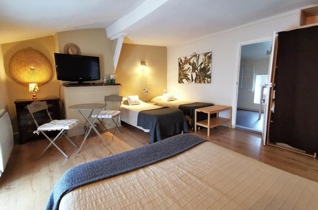 Logis Hotel Restaurant La Barguillere Saint-Pierre-de-Riviere ภายนอก รูปภาพ